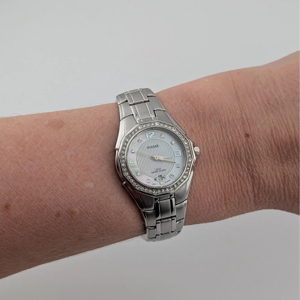 Vintage 2000 Pulsar PXT797 Women's Pinstripe MOP Crystal Bezel Date Watch 28mm
